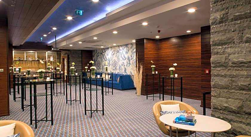 Renaissance by Marriott Izmir Hotel