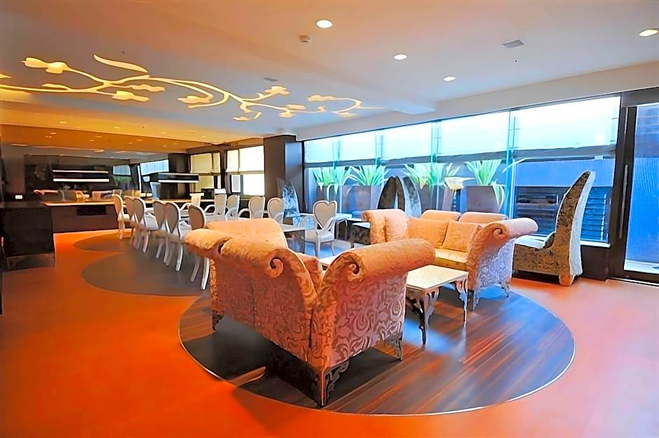Monarch Skyline Hotel-Near Taimall