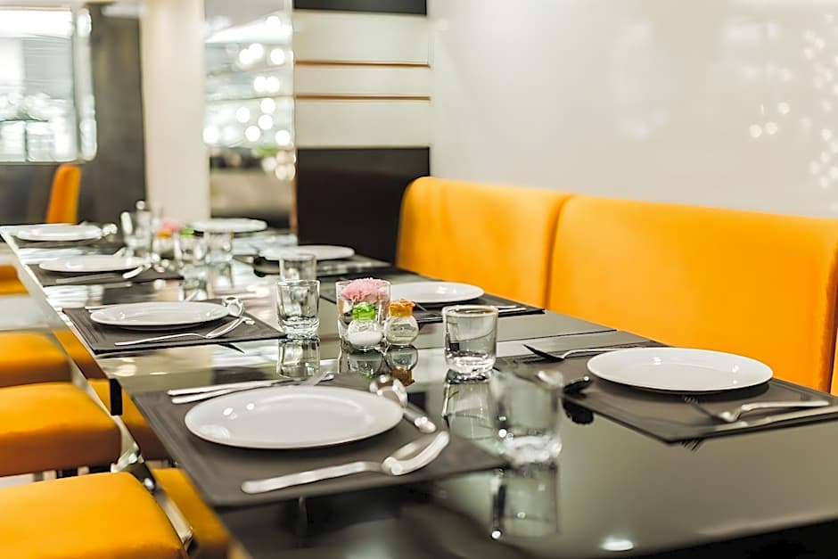 De Lux Bangkok Hotel 