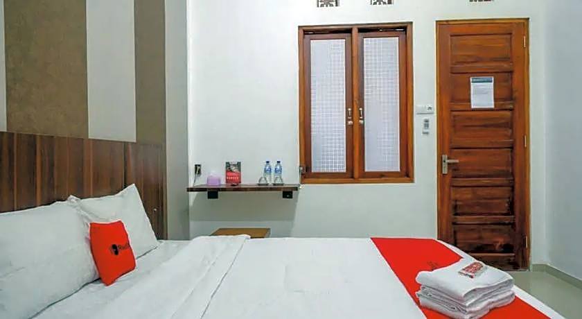 RedDoorz near Stasiun Purwosari