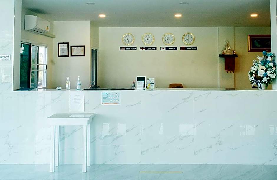 The charlotte smart hotel lopburi