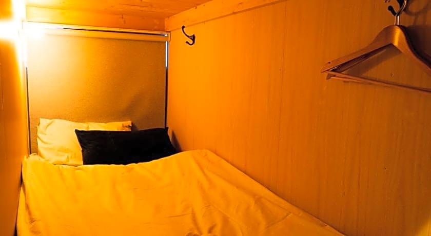 R Hostel Namba South