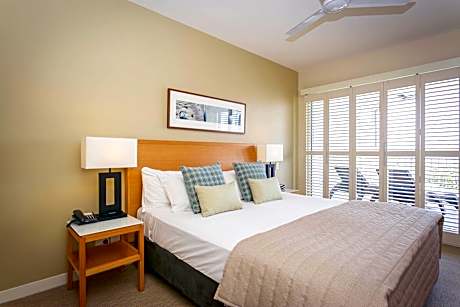 One-Bedroom Spa Suite with Pool View