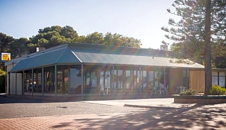 Foreshore Motor Inn