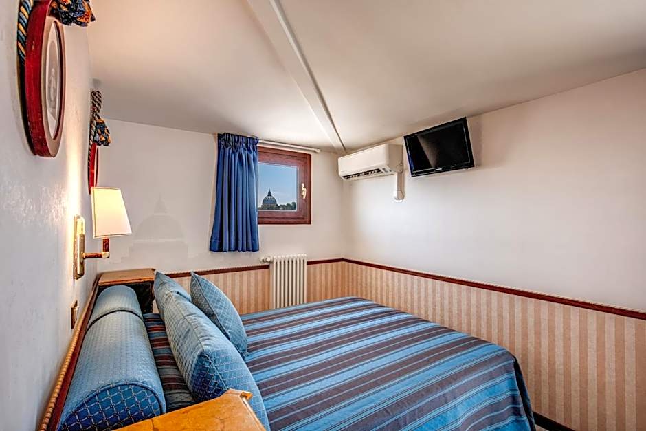Hotel Pacific
