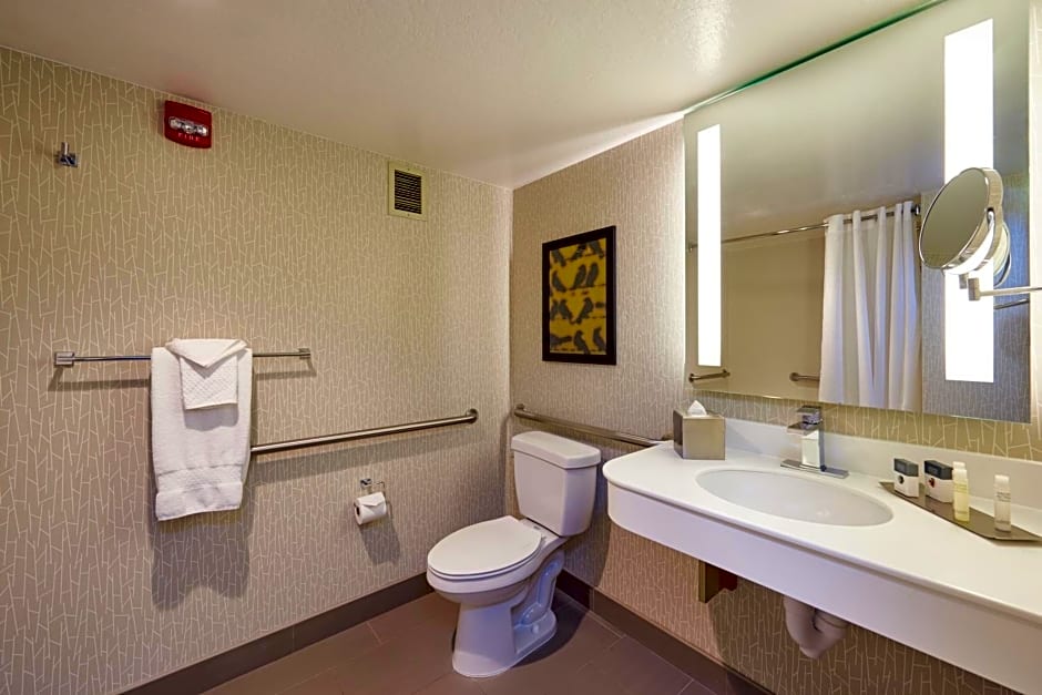 DoubleTree by Hilton Fresno Convention Center