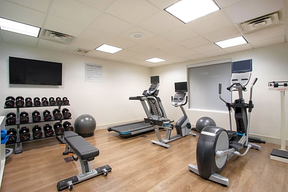 Holiday Inn Express & Suites Phoenix - Glendale Sports Dist By IHG