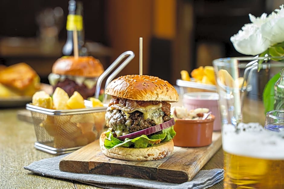 Rising Sun Pub, Restaurant and Rooms