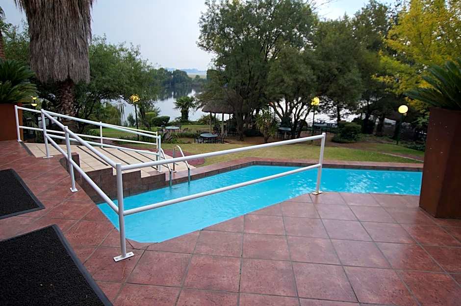 The Waterfront Country Lodge