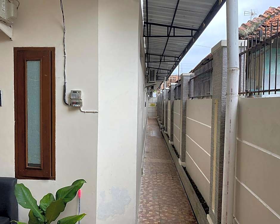 Jatiwinangun Homestay near GOR Satria Purwoketo Mitra RedDoorz