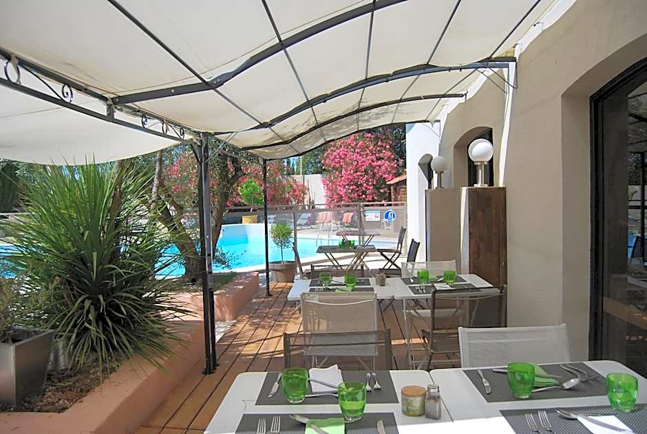 Logis Hôtel Restaurant Les Aubuns