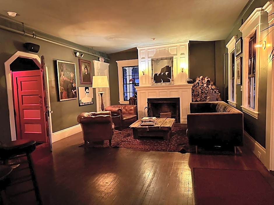 Inn @ Gifford House
