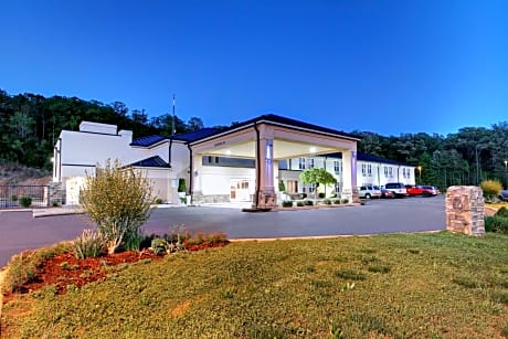 Holiday Inn Express Hurricane Mills Waverly, an IHG Hotel