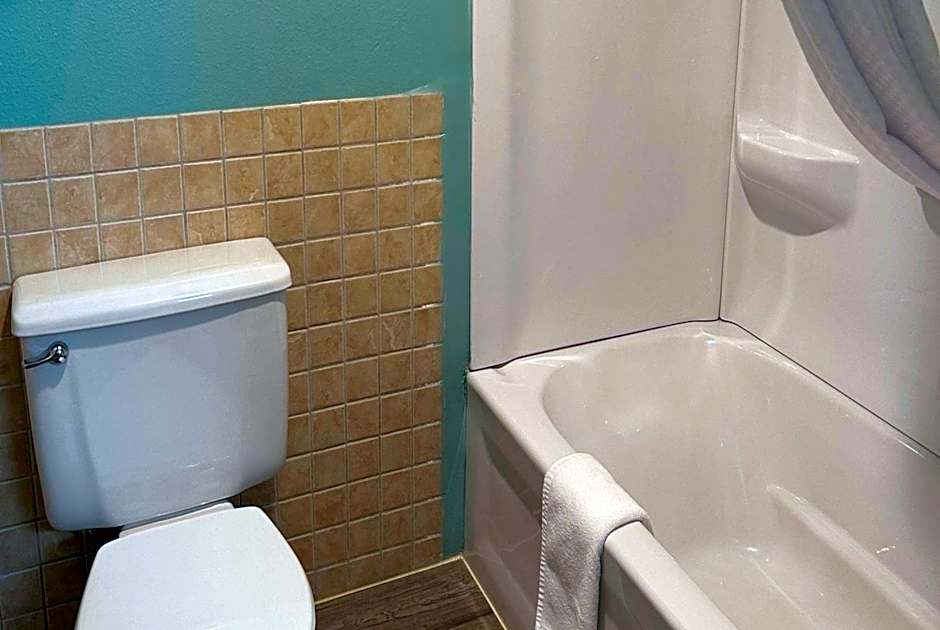 Super 8 by Wyndham Perry IA