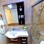 Comfort Hotel Suites