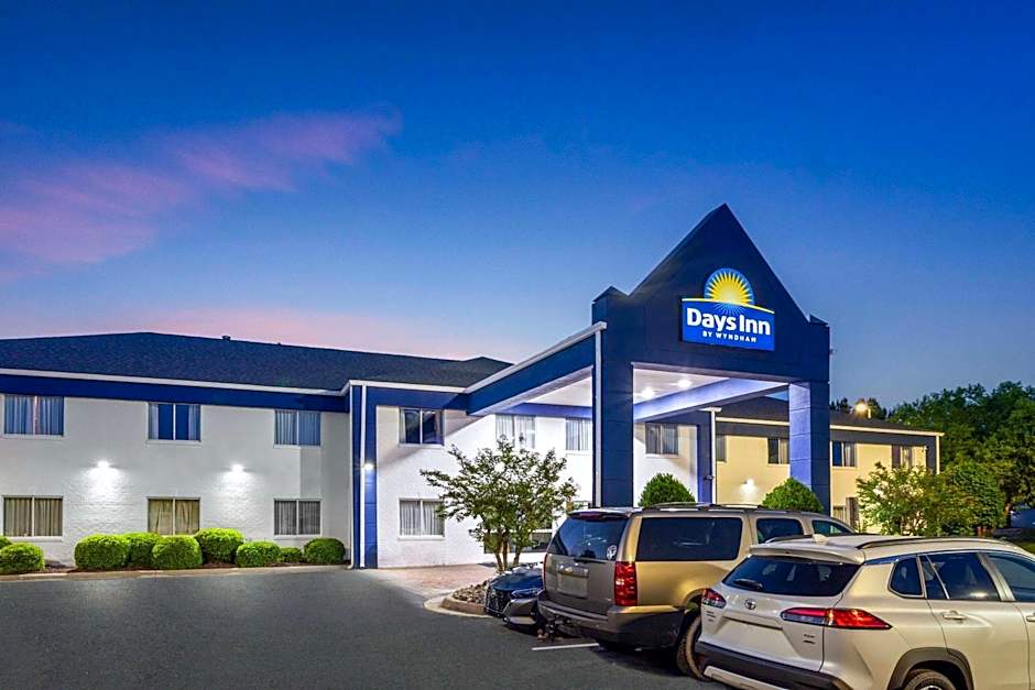 Days Inn & Suites by Wyndham Siler City