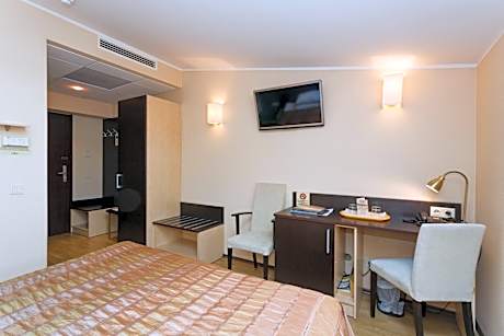 Economy Double or Twin Room with Pool and Sauna Access