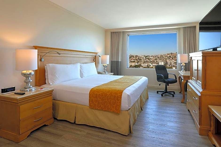 Photo 1 of 5 of Club 1 King Bed, City View