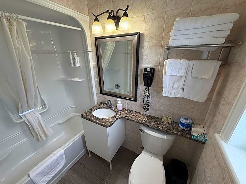Perth Plaza Inn & Suites