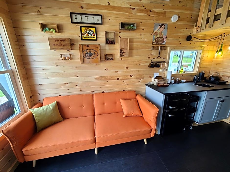 Tiny Digs Lakeshore - Tiny House Lodging