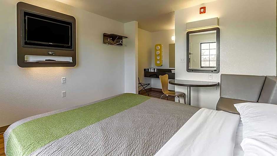 Motel 6-El Paso, TX - East