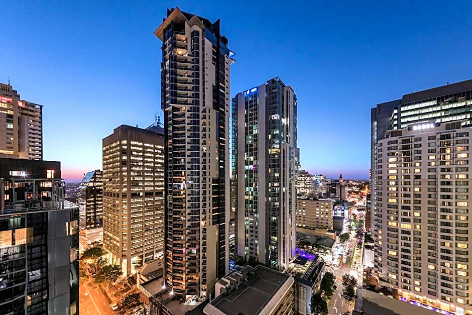 Oaks Brisbane River City Suites