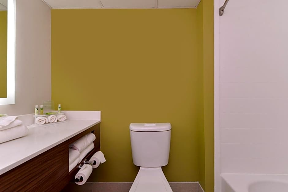 Holiday Inn Express & Suites Raleigh NE - Medical Ctr Area By IHG