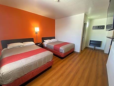 2 Full Beds | Non-Smoking, Kitchen