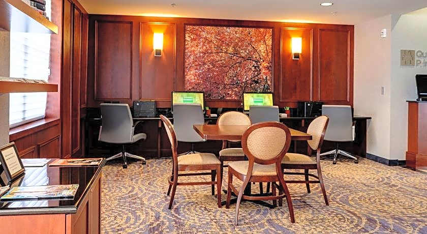 Courtyard by Marriott Hadley Amherst