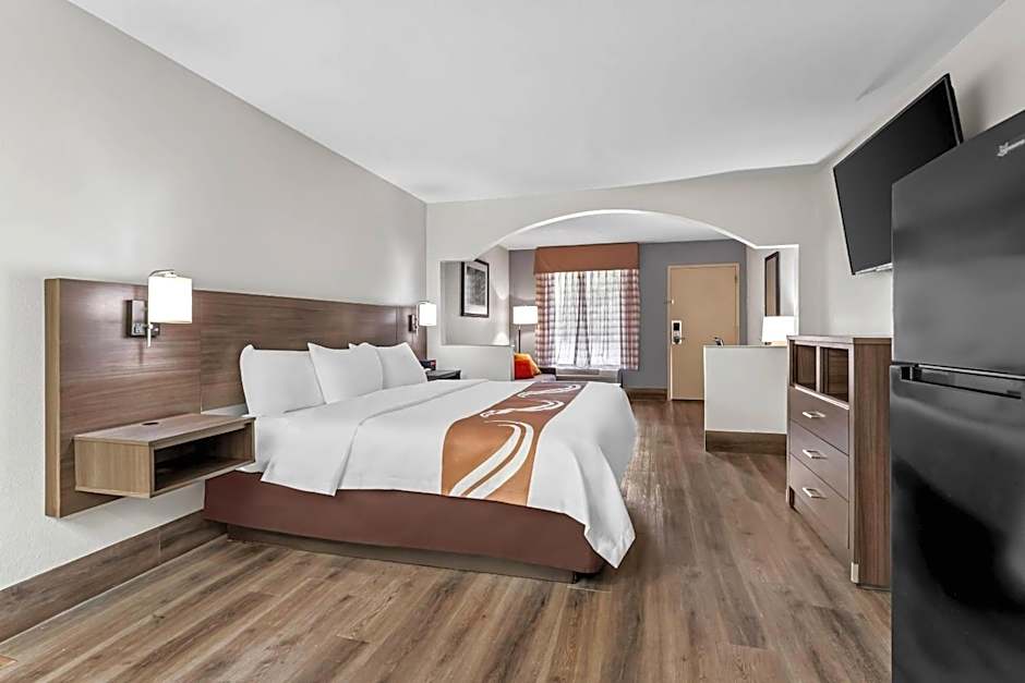 Quality Inn & Suites near Robins Air Force Base