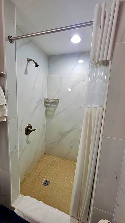 Budget Inn & Suites