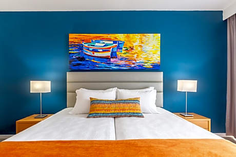 Two-Bedroom Apartment with Marina View