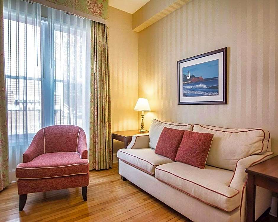 Quality Inn & Suites Downtown