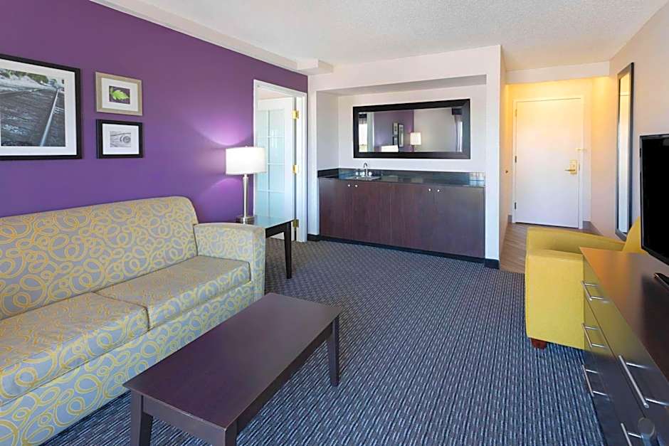 La Quinta Inn & Suites by Wyndham Minneapolis Bloomington West