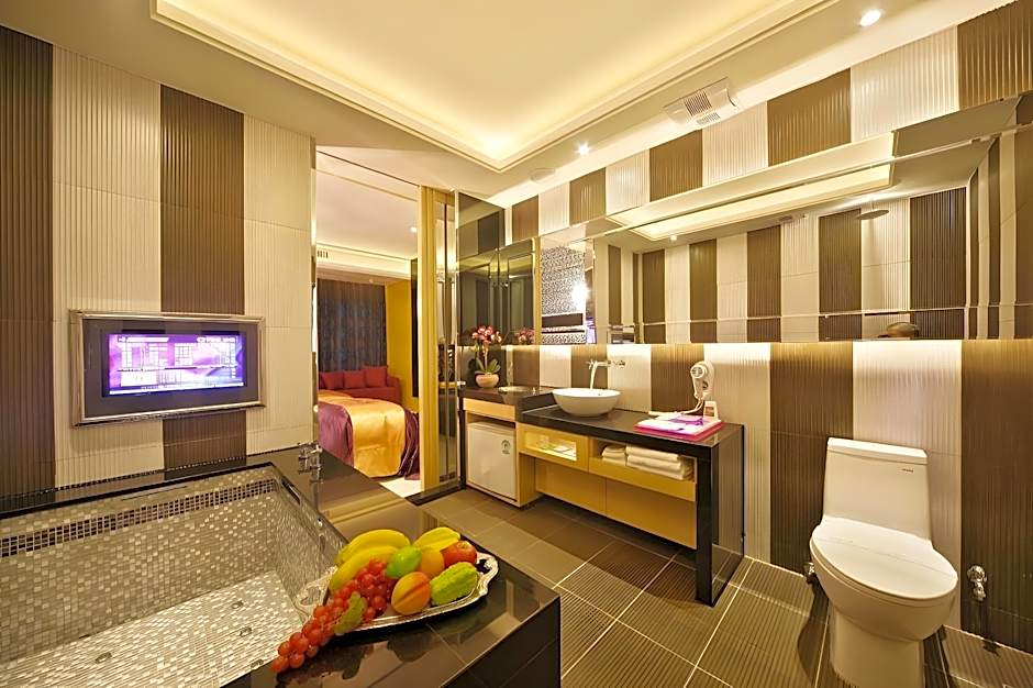 Yuan Motel