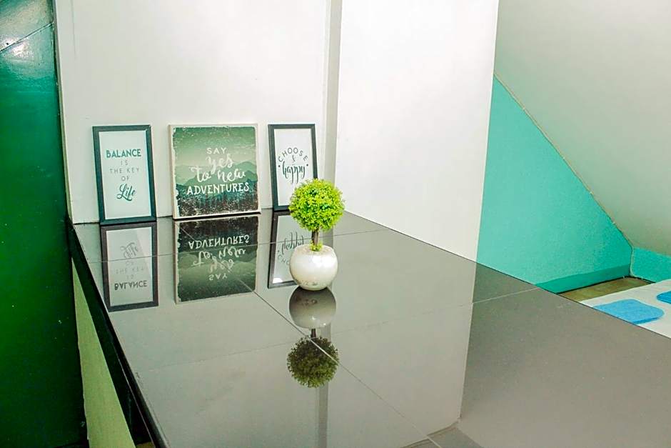 Nomads MNL Backpackers Homestay - near Airport