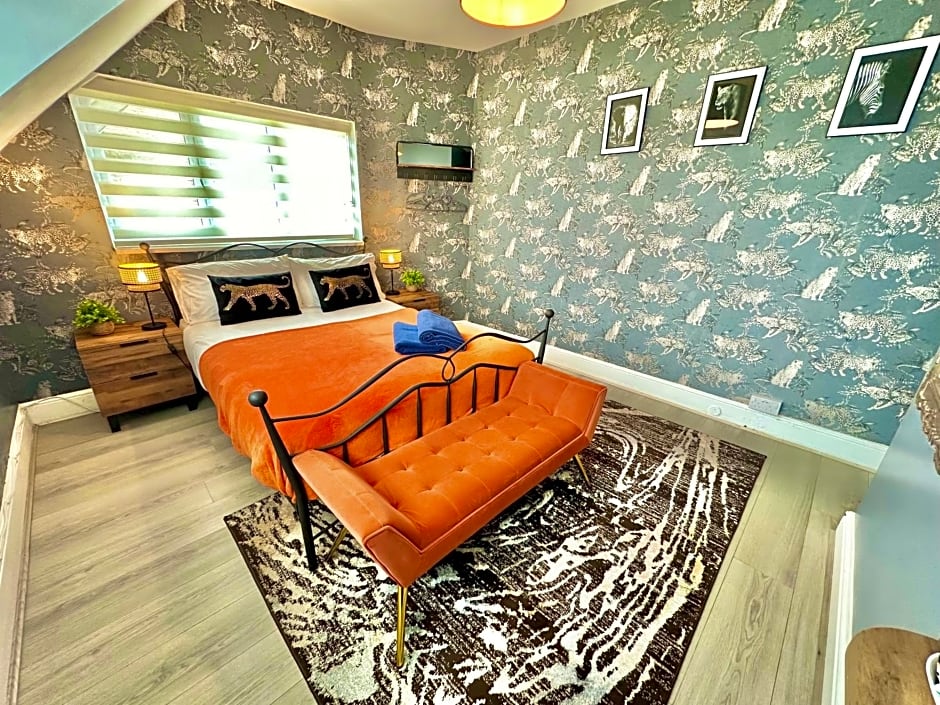 Lemur Lodge - Boutique Apartments - Short Stroll to The Beach