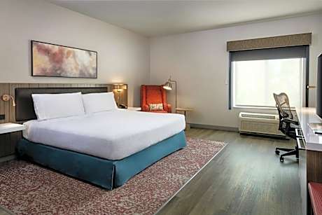 King Room with Tub - Mobility and Hearing Access