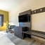 Holiday Inn Express & Suites Chicago West - St Charles By IHG