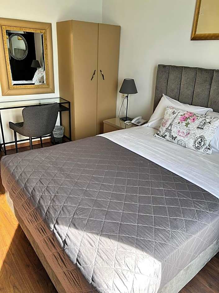 Queens Leriotis Hotel