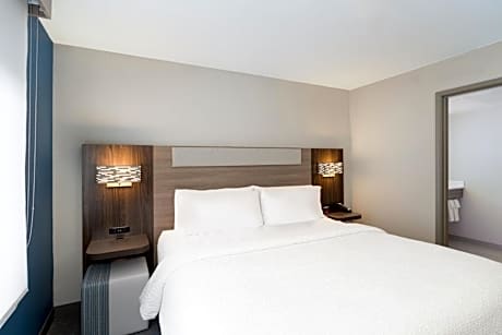 One-Bedroom King Suite