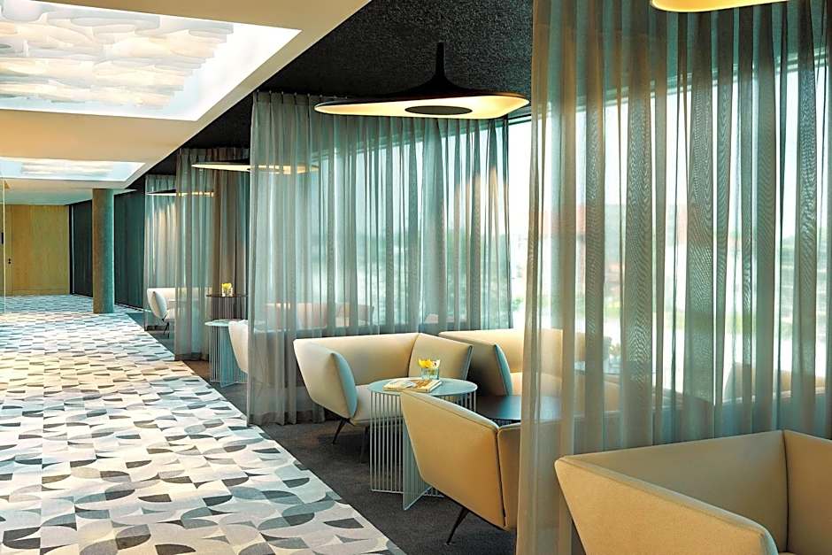 Renaissance Warsaw Airport Hotel