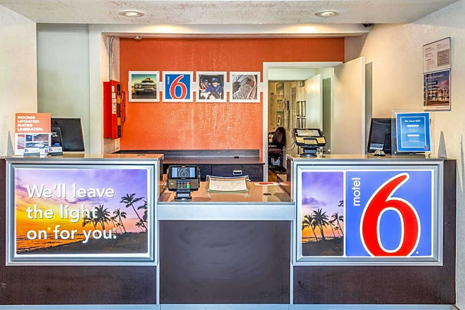 Motel 6-Bakersfield, CA - East