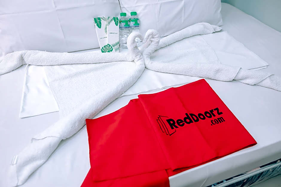 RedDoorz near Mariners Legazpi