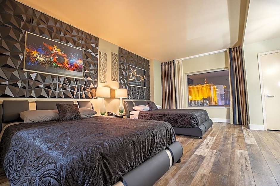 2100 SqFt Penthouse Suite W/ Strip Views! POOL GYM