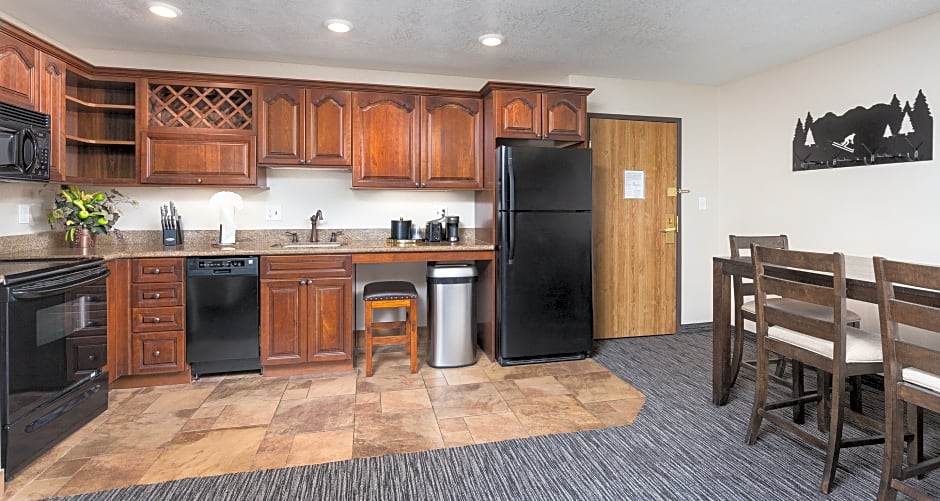 Best Western Plus Landmark Inn