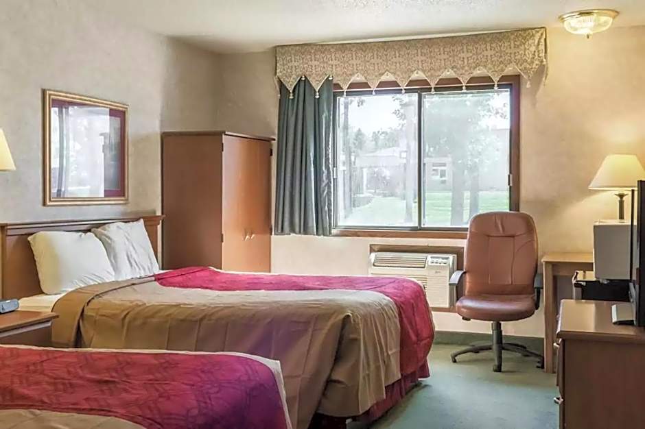 Econo Lodge North