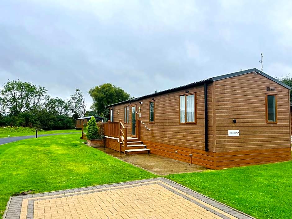 Meadows Lodge with Hot Tub