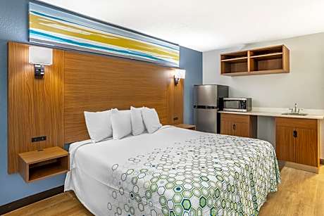 Studio with One King Bed Non-Smoking