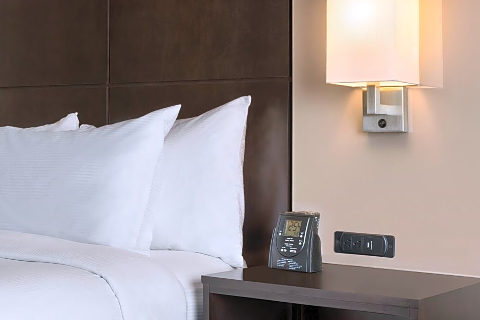 DoubleTree by Hilton Wichita Airport